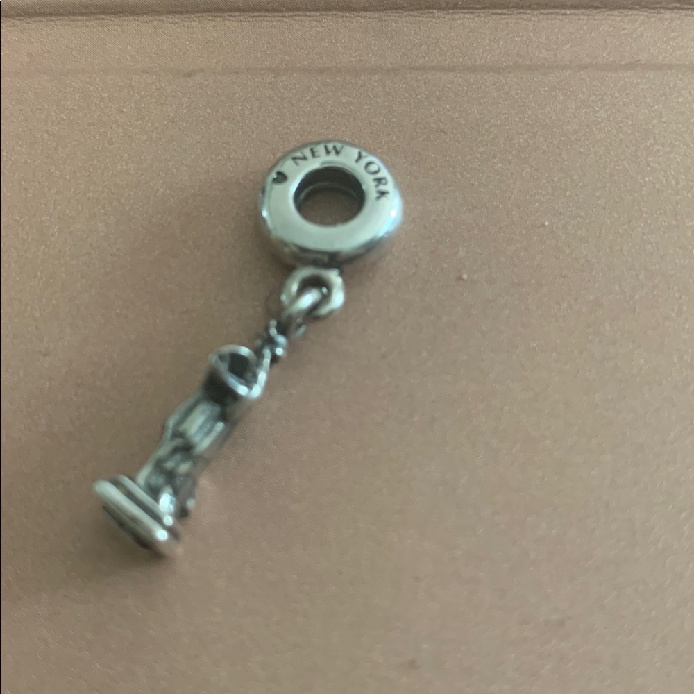 Pandora Silver Statue of Liberty Charm - Picture 2 of 5